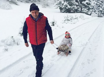 „Un bunic tracţiune”: imagini postate de Băsescu pe Facebook